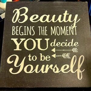 Sign that says beauty begins the moment you decide to be yourself